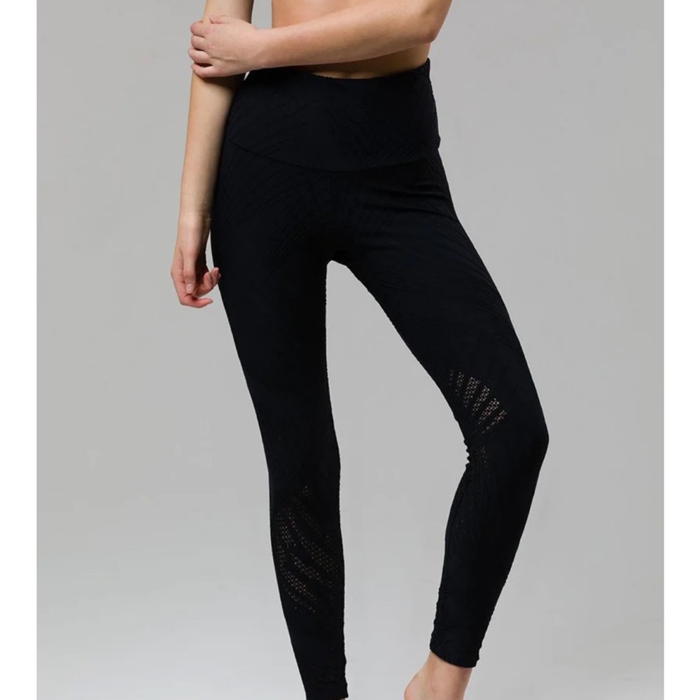 New with tags onzie selenite 7/8 high waist leggings in black